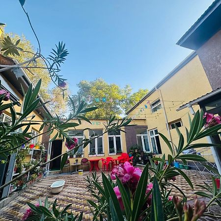 Sweet Home Hostel Бішкек Екстер'єр фото