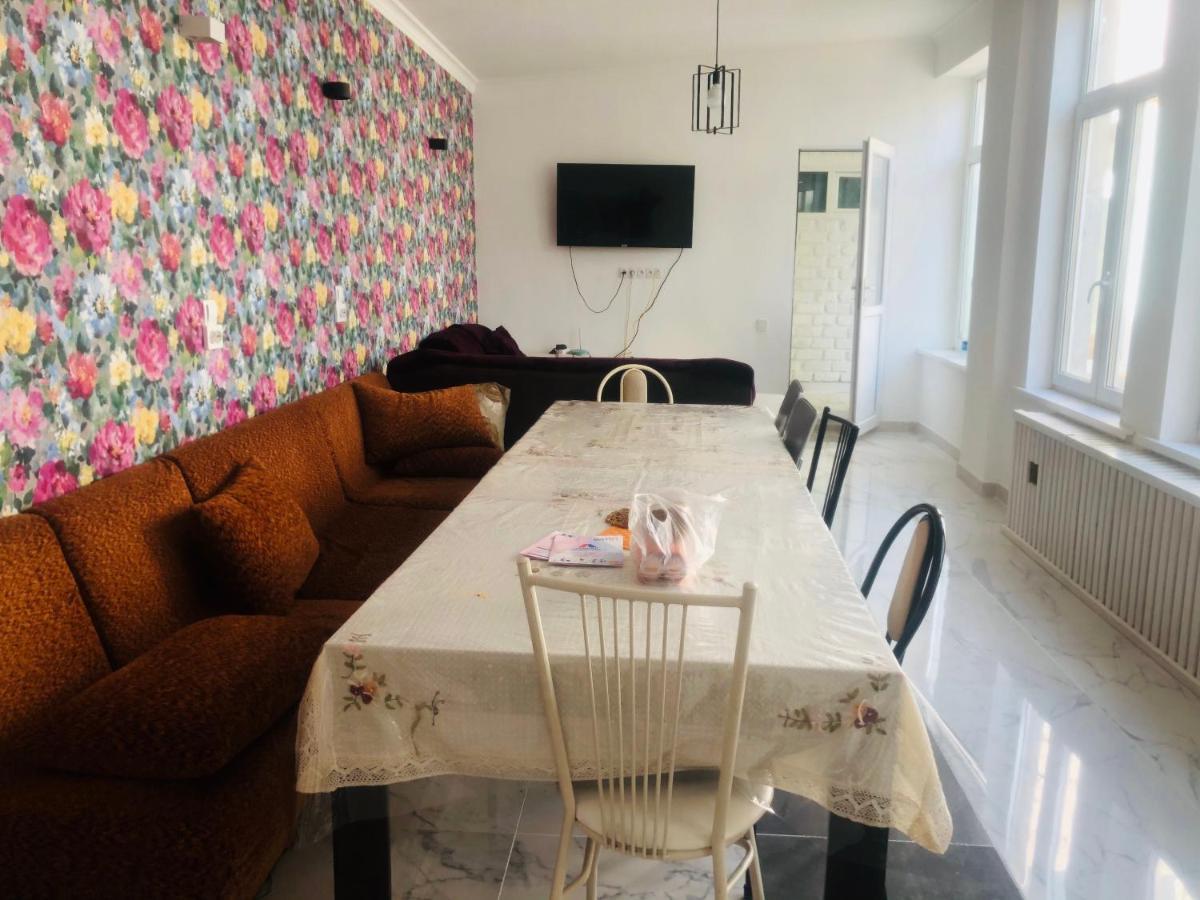 Sweet Home Hostel Бішкек Екстер'єр фото