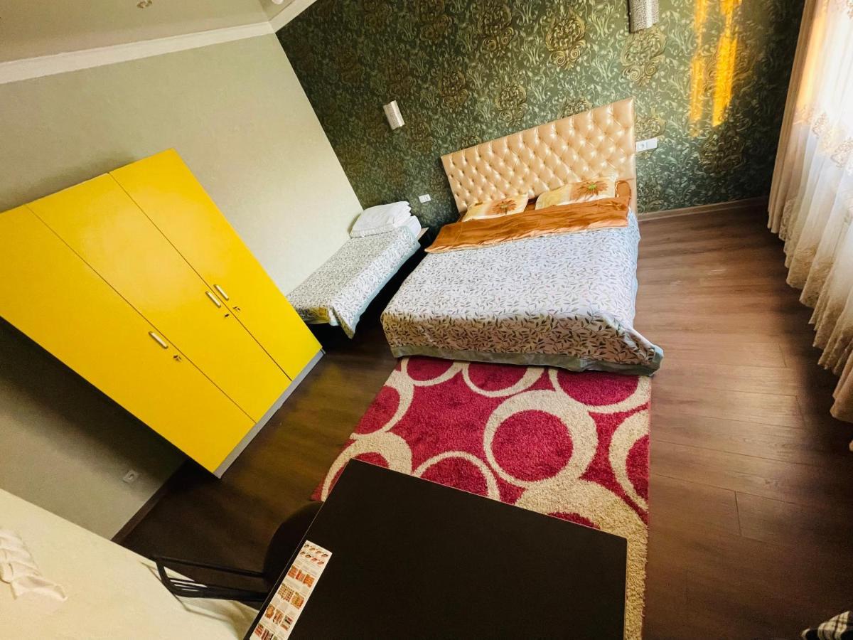 Sweet Home Hostel Бішкек Екстер'єр фото