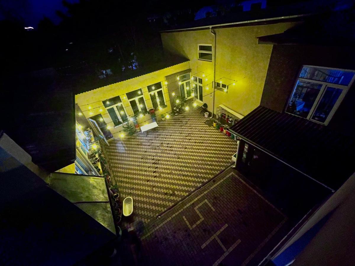 Sweet Home Hostel Бішкек Екстер'єр фото
