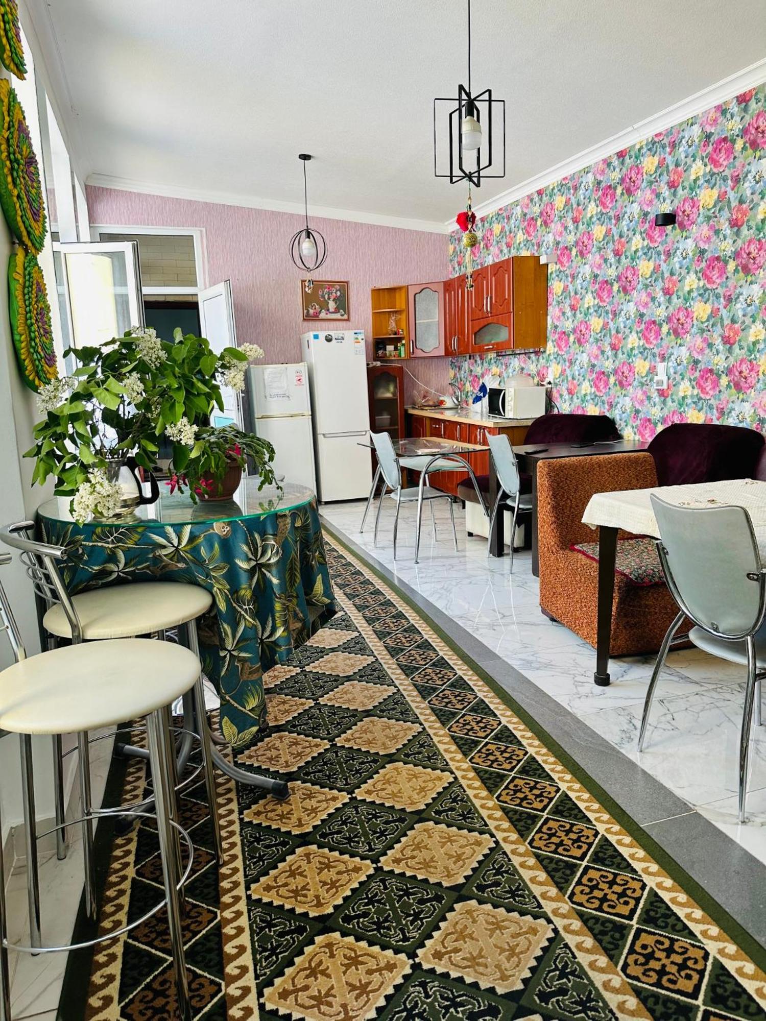 Sweet Home Hostel Бішкек Екстер'єр фото