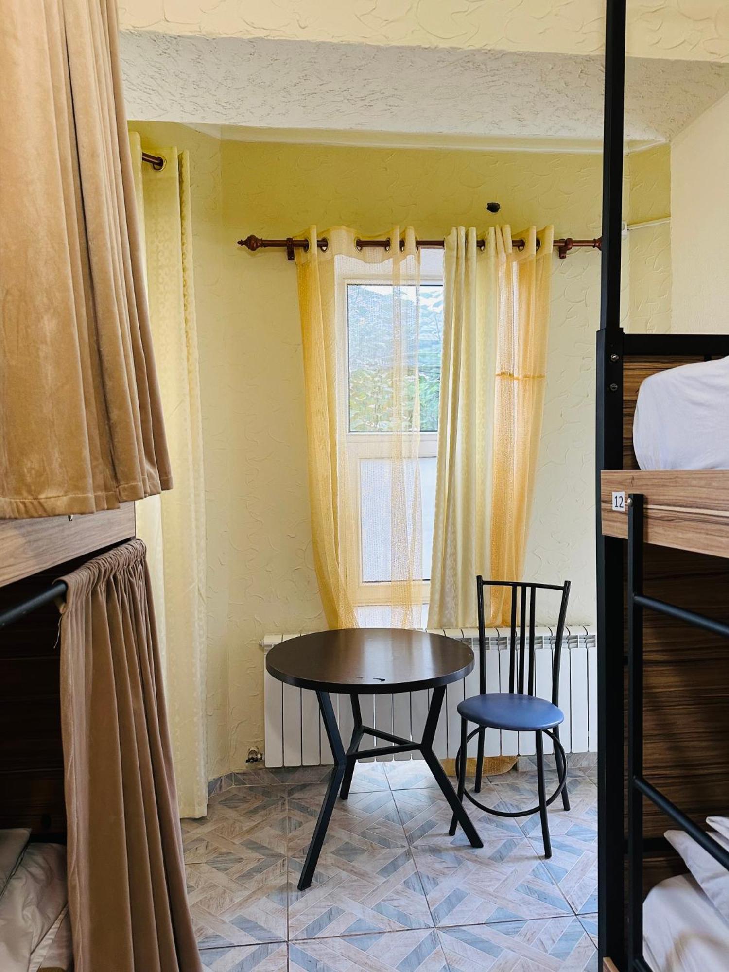 Sweet Home Hostel Бішкек Екстер'єр фото